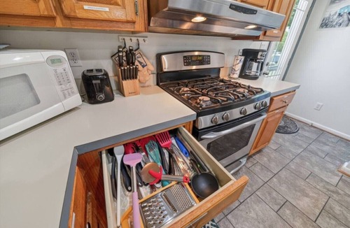 White Stone House | Waterfront Blue Crab Cottage/Dock, Fire Pit & Screened porch