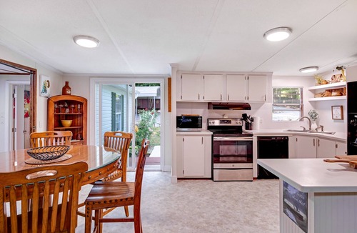 Bracey House | WATERFRONT, BOATHOUSE, GIANT PORCH, KAYAK, CANOE