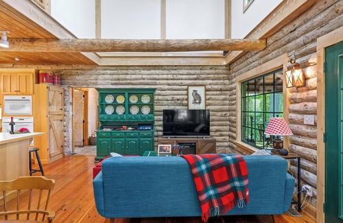 Heathsville Cabin | Waterfront Cabin! Dock, Crab, Paddle, Kayak, Outdoor Movie, Karaoke, and More!