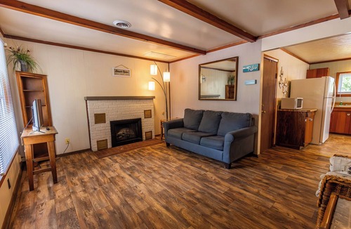 Benton Cabin | Waterfront Cabin for up to 8