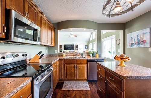 Warsaw House | Waterfront Cabin | Near ARK | Large Family Retreat