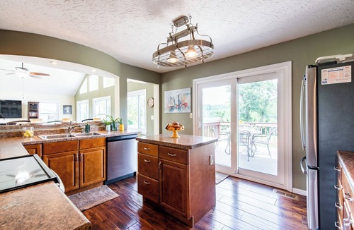 Warsaw House | Waterfront Cabin | Near ARK | Large Family Retreat