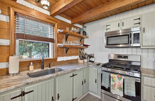 Fishers Hill Cabin | Waterfront cabin w/fireplace,hot tub & BBQ grill