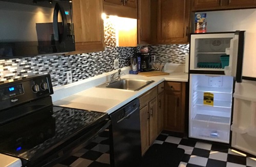 North Carolina Coast Condo | Waterfront condo, elevator, king bed, pool, meeting room, free parking H2o views
