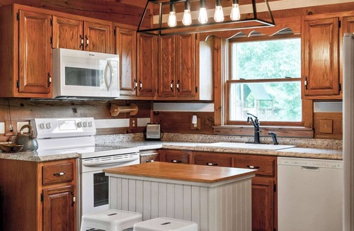 Baxter House | Waterfront Fox Hill Cabin - Rustic Retreat w/Fire Pit