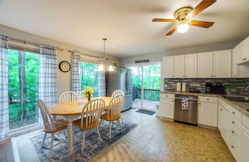 Cadiz House | Waterfront Group Getaway Near Land Btwn the Lakes