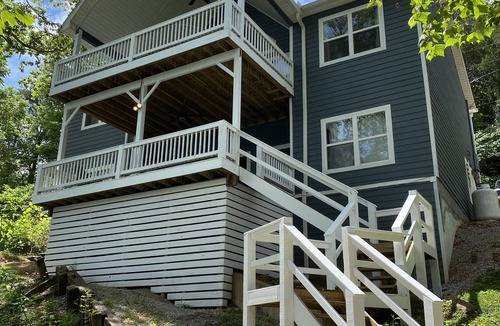 La Follette House | Waterfront Home. 9 Room/5 Bath, 2 Story Dock, Sleeps 19.