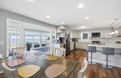 Stevensville House | Waterfront Home on the Chesapeake Bay with Pier only 30 min from naval academy