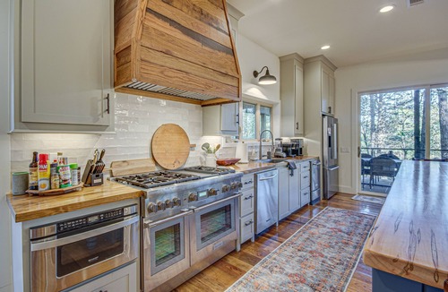 Tougaloo House | Waterfront Home w/3 Decks, Fire Pits and Hot Tub!