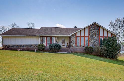 Bogart House | Waterfront Home w/Views on Bear Creek Reservoir!