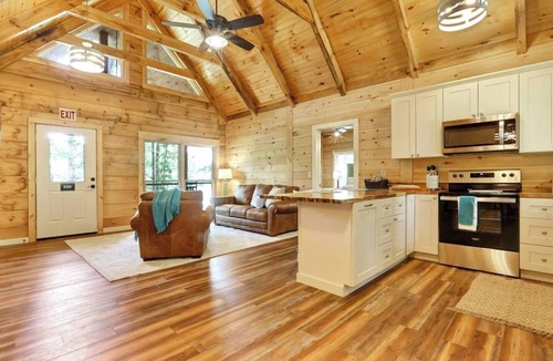 Six Mile Cabin | Waterfront Lake Keowee Chalet