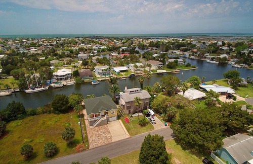 Spring Hill House | Waterfront Paradise ☼ Paddle to Gulf ☼ Resistance Swimming Spa