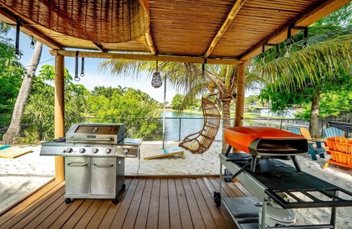 Lake Clarke Shores Villa | Waterfront Pickleball, Hot Tb, Cinema, Sauna, Pool