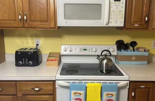 Perryman Apartment | WATERFRONT, PIER, HOT TUB, FIRE TABLE, KAYAKS, AIR HOCKEY, 1 LEVEL
