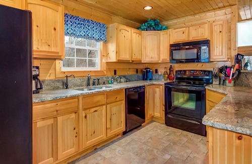 Maynardville House | Waterfront Retreat Sleeps 14 Theater Games Grill