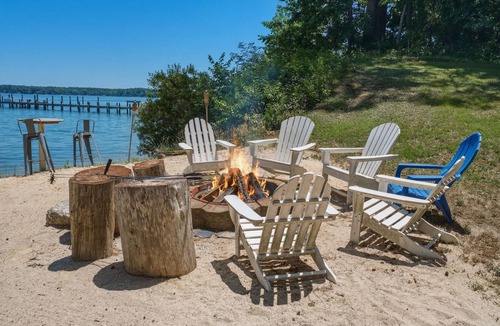 Lancaster House | Waterfront Retreat w/Pool, Hot Tub, Dock & Sand Beach. Relax & enjoy the Rivah!