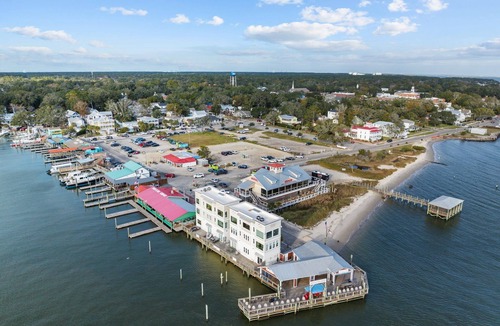 Southport Condo | Waterfront Retreat walkable to the best shops, restaurants, & charm of Southport