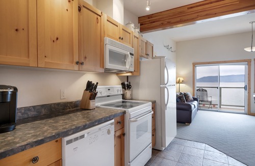 Polson Condo | Waterfront Studio Retreat!