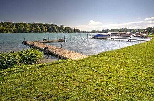Vandalia House | Waterfront Vandalia House w/Dock on Donnell Lake!