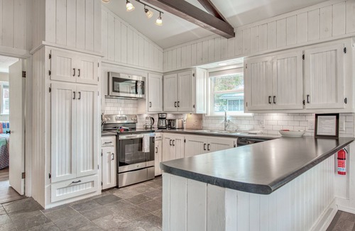 Franklin House | Waterfront wonder with amazing views, firepit, foosball, grill & covered porch