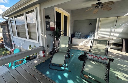 April Sound House | Waterviews, steps into the water, King bed, Dog friendly, EV charging