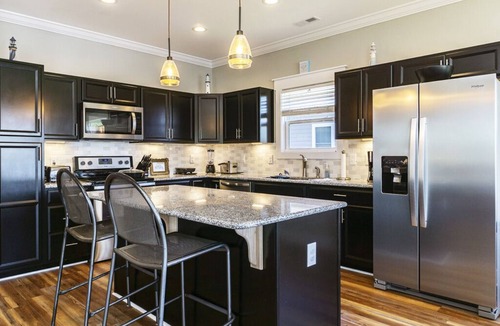 Long Beach House | Waterway Haven: Family Friendly House Overlooking Intracoastal Waterway