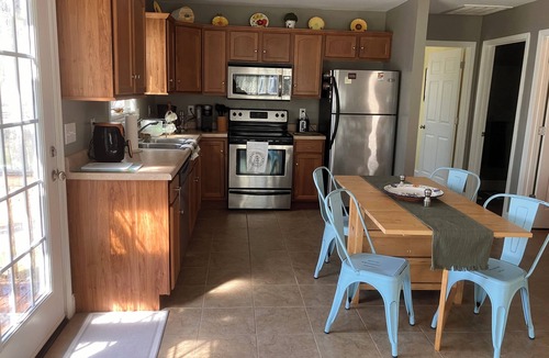 Harriman House | Watts Bar Lakefront Charming 1-bedroom house & dock in Kingston, Harriman