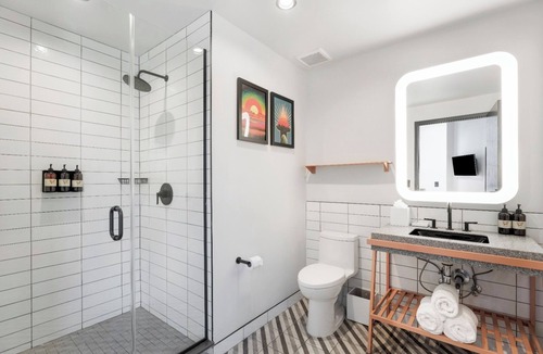 East Nashville Hotel | Waymore's Hotel Nashville