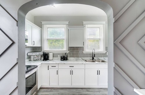 Roselawn Finance House | Welcome Home to this stylish entrainment home! Families, traveling professionals