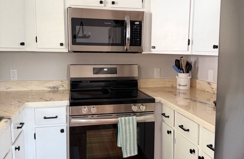 La Follette House | Welcome to Blue Pearl! Lakeview Retreat Steps from Sugar Hollow Marina.