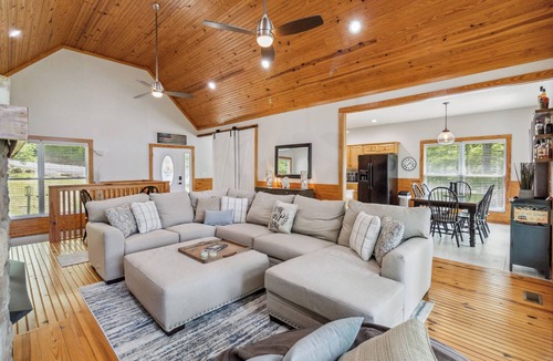 Sloans Valley House | Welcome to "Cumberland Lake Oasis" – Your Perfect Lakeside Retreat!