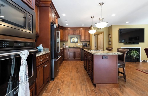 Bronston Condo | Welcome to Double Eagle on Seven- Lake Cumberland's Elegant Golf Side Retreat