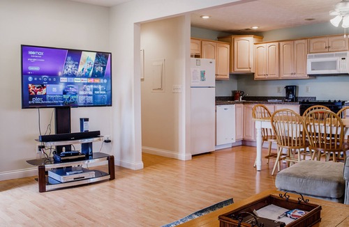 Bronston Condo | Welcome to Lake Home at the Tee Box – Your Lake Home Away From Hom