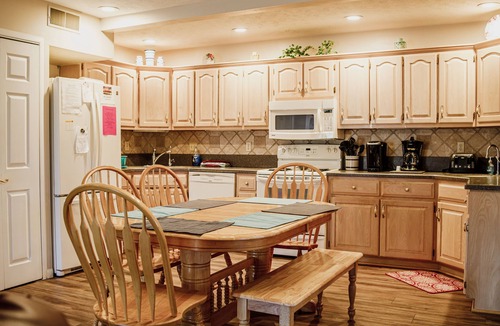Sloans Valley Condo | Welcome to Paradise by the Pool – Your Condo Getaway