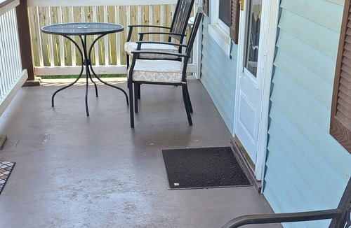 Roanoke House | Welcome to the Blue Oasis! Come stay with us in our fully furnished 4-bedroom