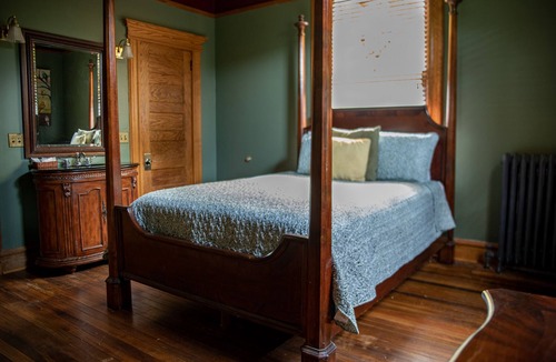 Sutton Bed & Breakfast | Welcome to the historic Elk River Hotel & Cafe! Located riverfront on the beautiful Elk River, and just 2 miles from I-79, you are moments away from all that the Sutton area has to offer. Guest in town to enjoy the gorgeous outdoor scenery and recrea