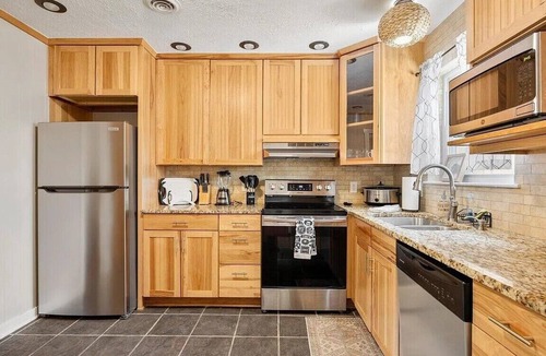 Silver Lake House | Welcoming 4-bedroom house central Wilmington, close to 2 beaches, UNCW, downtown
