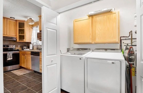 Silver Lake House | Welcoming 4-bedroom house central Wilmington, close to 2 beaches, UNCW, downtown