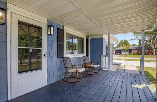 Silver Lake House | Welcoming 4-bedroom house central Wilmington, close to 2 beaches, UNCW, downtown