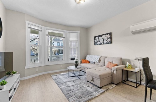 West Central Apartment | Well-Located 2BR Downtown Apartment | Central Stay