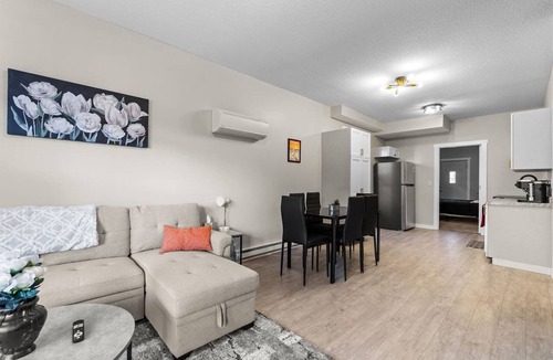 West Central Apartment | Well-Located 2BR Downtown Apartment | Central Stay