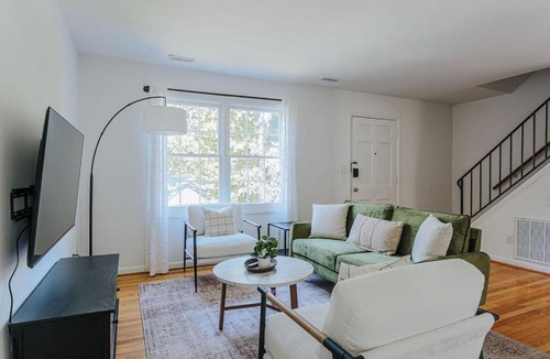 Jefferson Park Avenue Apartment | Westerly Haven B