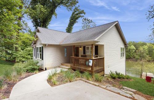 Moneta House | Wet Feet Retreat - Beautiful lake house with incredible views and dock