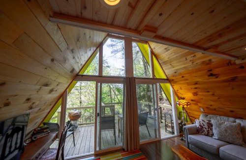 Murphy House | Whimsical A-Frame Secluded Feel, Close to Town