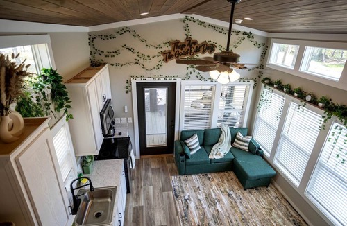 Tracy City Cabin | Whimsical Mountain Tiny House with Hot Tub near South Cumberland State Park Tennessee