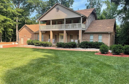 Greensboro House | Whisper Chateau*Luxury Showers*Private*14 Guests