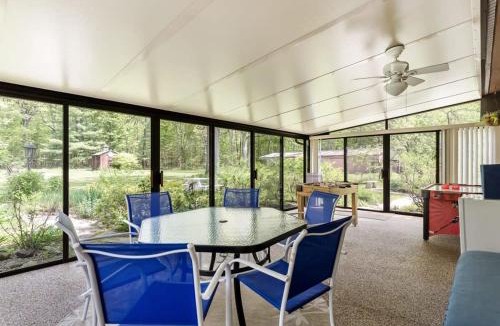 Kendall House | White Oaks Haven - Dog-Friendly Nature Escape with Hot Tub and Fire Pit