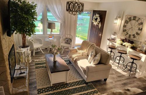 Reidsville House | WHITE WOLF FARMHOUSE Retreat