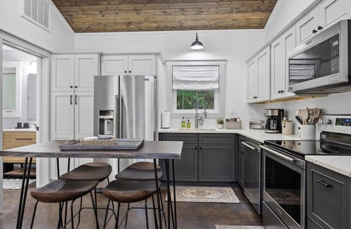 Wildwood House | Whitewood | Luxury Villa w/Hot Tub | Sleeps 4