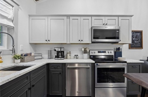 Wildwood House | Whitewood | Luxury Villa w/Hot Tub | Sleeps 4